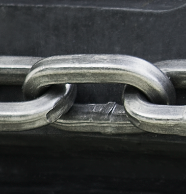 Square link chain on black tire